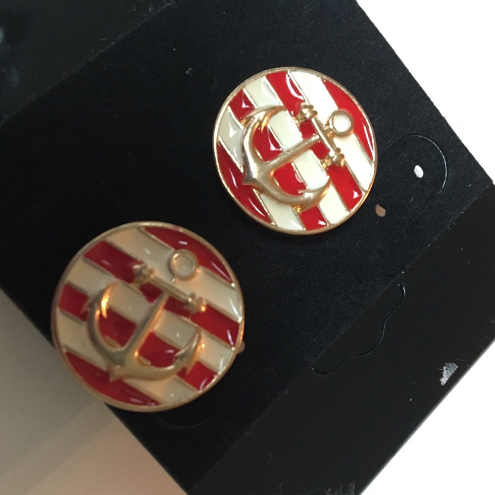 💥3 for 20$💥2 Pairs of pierced earrings.